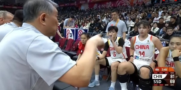 博万体育-女篮赢对手10分不足以让宫鲁鸣开心！王思雨是大功臣，也是遮羞布